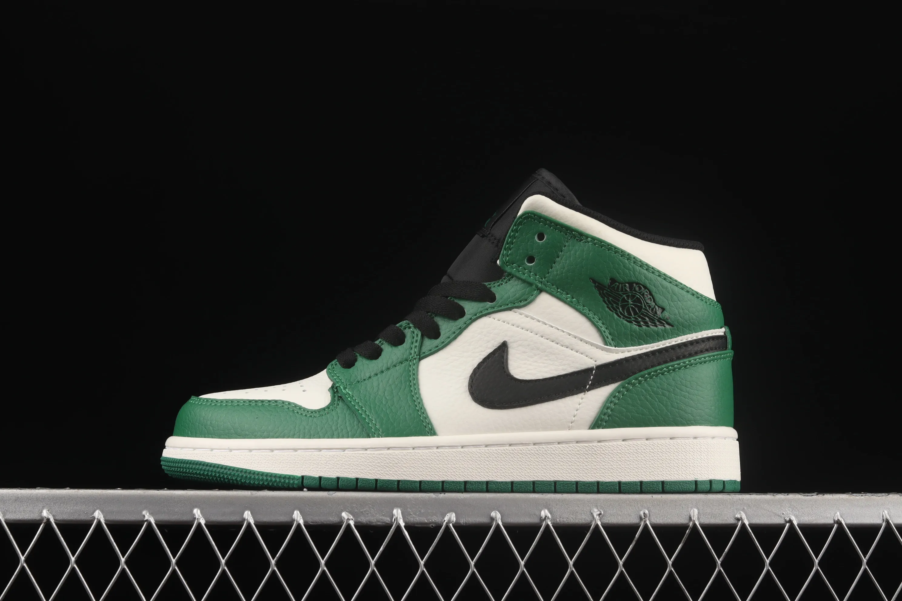 All categories Air Jordan Jordan series basketball shoes Air Jordan 1 Mid Air Jordan 1 Mid "Pine Green" AJ1 Joe 1 refreshing green toe China basketball shoes 852542-301